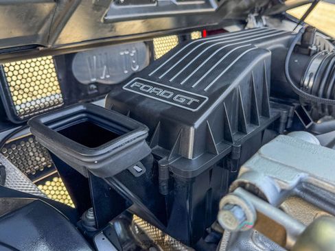 Used 2005 Ford GT image 17