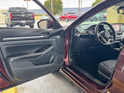 Used 2023 Nissan Altima 2.5 SV image 12