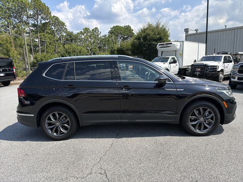 Used 2022 Volkswagen Tiguan SE FWD image 9