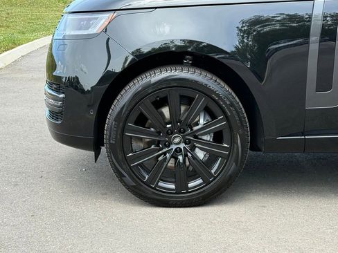 Certified 2025 Land Rover Range Rover SE AWD/4WD image 9