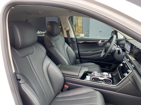 Used 2025 Genesis GV80 2.5T image 13