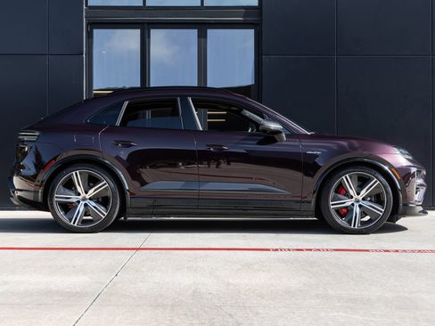 Certified 2024 Porsche Macan Turbo Electric AWD/4WD image 12