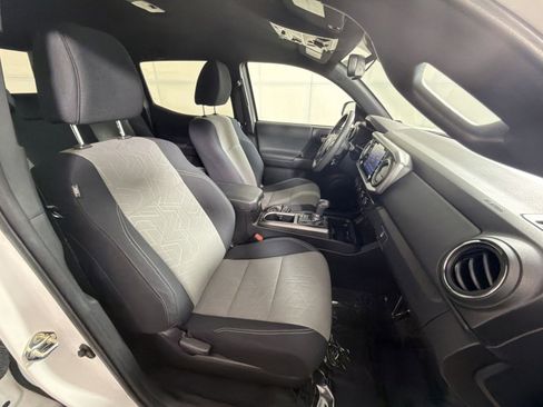 Used 2020 Toyota Tacoma TRD Off-Road image 26