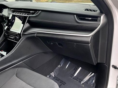 Used 2024 Jeep Grand Cherokee Laredo w/ Trailer Tow Package image 16