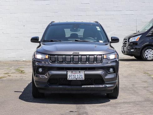 Used 2022 Jeep Compass Latitude w/ Convenience Group AWD/4WD image 2