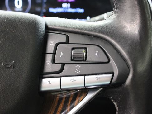 Used 2022 Cadillac Escalade Premium Luxury image 29