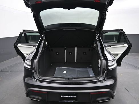New 2026 Porsche Macan AWD/4WD image 17