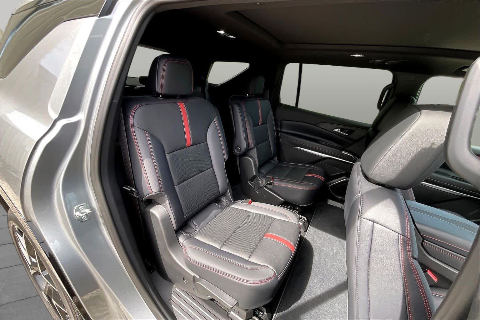 Used 2026 Chevrolet Traverse RS w/ LPO, Floor Liner Package AWD/4WD image 26