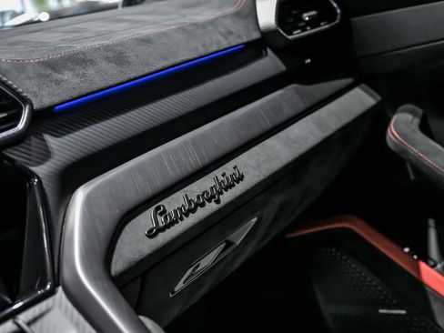 Used 2023 Lamborghini Urus Performante image 40