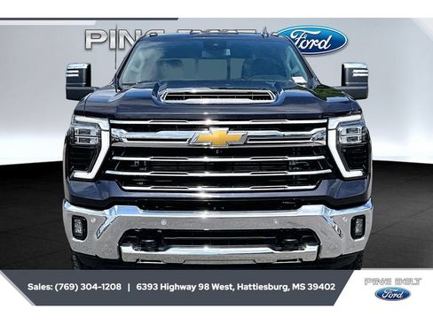 Used 2024 Chevrolet Silverado 2500 LTZ w/ LTZ Convenience Package AWD/4WD image 3