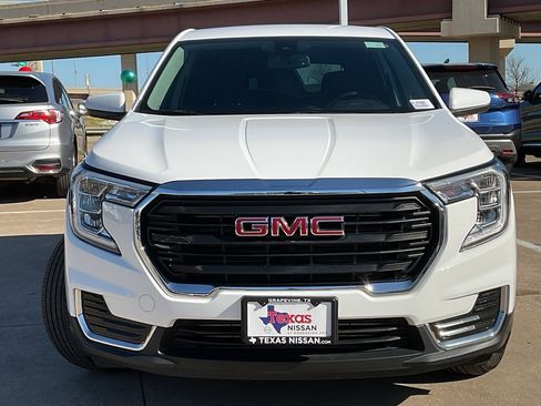 Used 2024 GMC Terrain SLE image 3