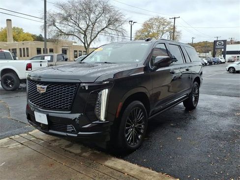 Used 2025 Cadillac Escalade ESV Sport Platinum image 8