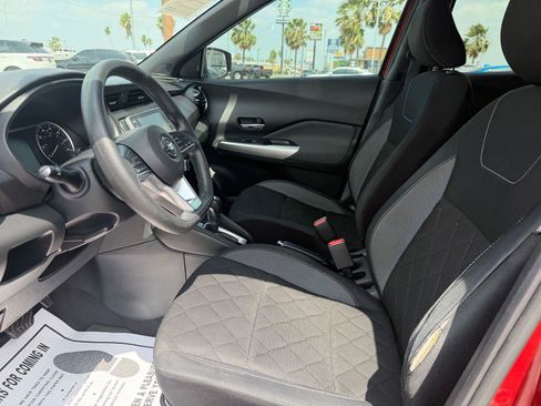 Used 2020 Nissan Kicks SV FWD image 3