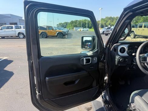 Used 2025 Jeep Wrangler Unlimited Sahara AWD/4WD image 14