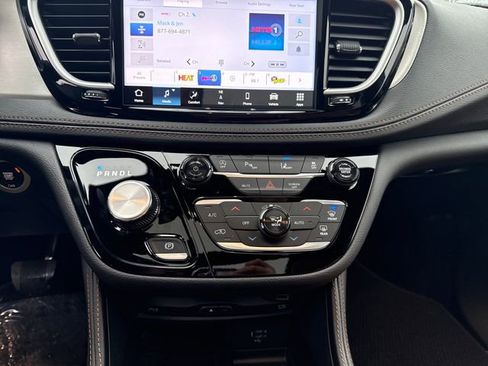 New 2026 Chrysler Pacifica Pinnacle image 22