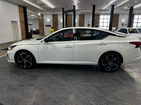 Used 2023 Nissan Altima 2.5 SR AWD/4WD image 8