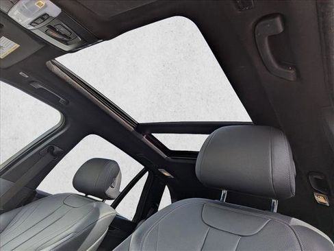 Used 2018 BMW X5 xDrive40e AWD/4WD image 16