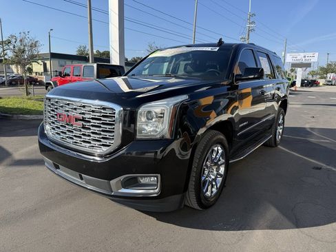 Used 2018 GMC Yukon Denali image 2
