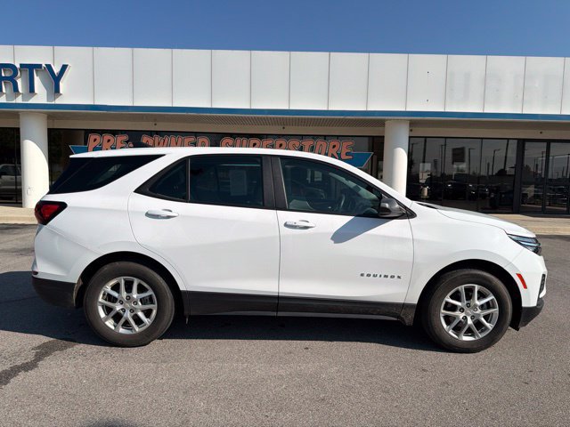 Used 2023 Chevrolet Equinox LS FWD image 2