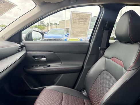 Used 2025 Nissan Kicks SR FWD image 22