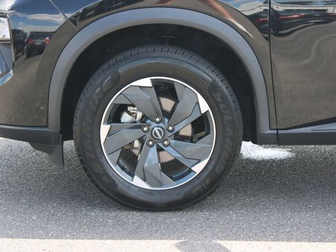 Used 2024 Nissan Rogue SV AWD/4WD image 18