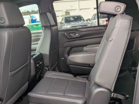 Certified 2024 Chevrolet Suburban Z71 w/ Luxury Package image 33