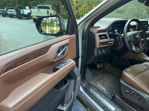 Used 2024 Chevrolet Suburban High Country AWD/4WD image 4