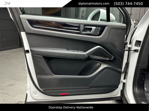 Used 2023 Porsche Cayenne image 37