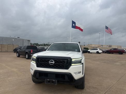 Certified 2023 Nissan Frontier SV w/ Midnight Edition Package RWD image 6