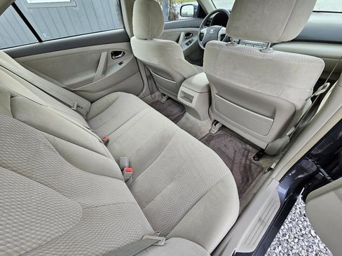 Used 2010 Toyota Camry LE image 29