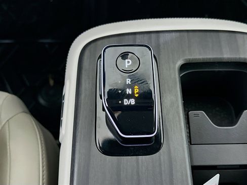 Used 2023 Nissan Ariya FWD image 25