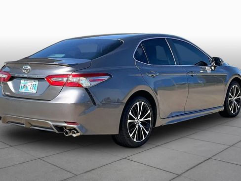 Used 2018 Toyota Camry SE FWD image 13