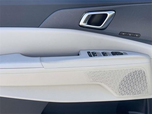 New 2026 Kia Carnival EX image 24