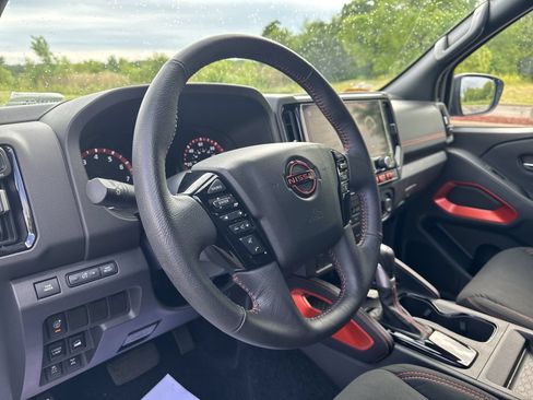 Used 2025 Nissan Frontier PRO-4X AWD/4WD image 21