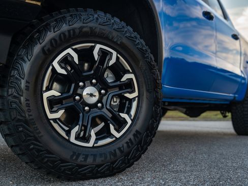 Used 2025 Chevrolet Silverado 1500 ZR2 image 35