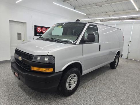 Used 2024 Chevrolet Express 2500 w/ Driver Convenience Package RWD image 3