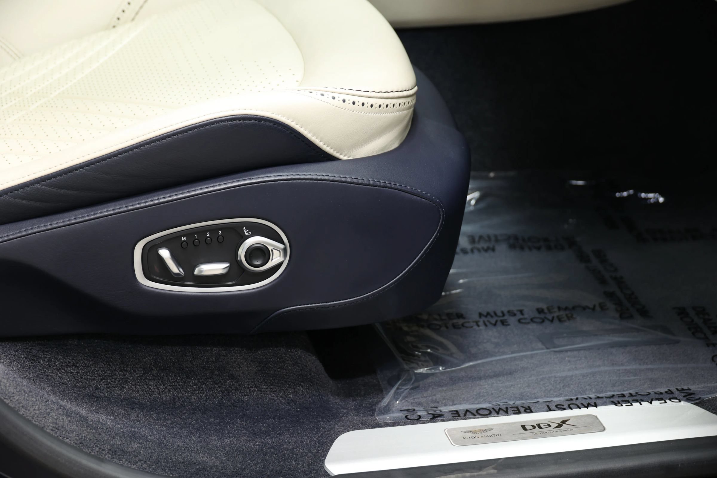 Used 2021 Aston Martin DBX AWD/4WD image 79