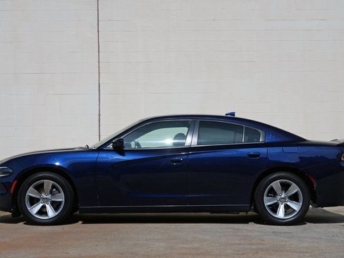 Used 2015 Dodge Charger SXT RWD image 8