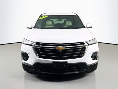 Used 2023 Chevrolet Traverse LT image 2