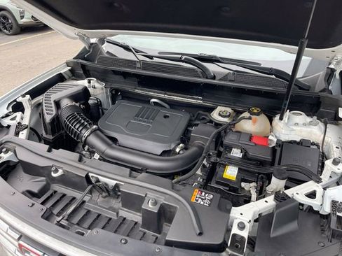 Used 2023 GMC Acadia SLT image 29