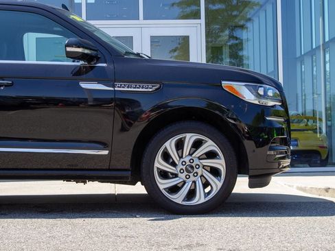 Used 2024 Lincoln Navigator Reserve AWD/4WD image 5