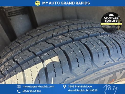 Used 2025 Volkswagen Atlas SE AWD/4WD image 35