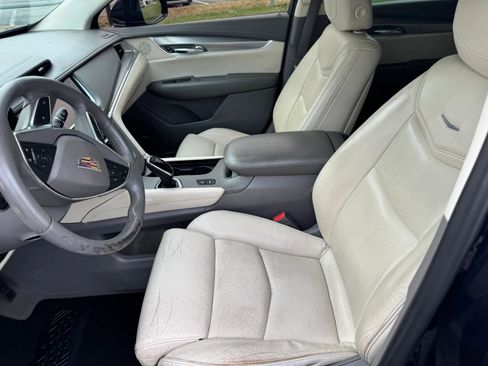 Used 2017 Cadillac XT5 Premium Luxury FWD image 8