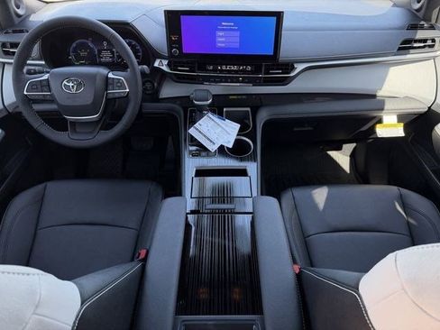 New 2026 Toyota Sienna XSE image 11