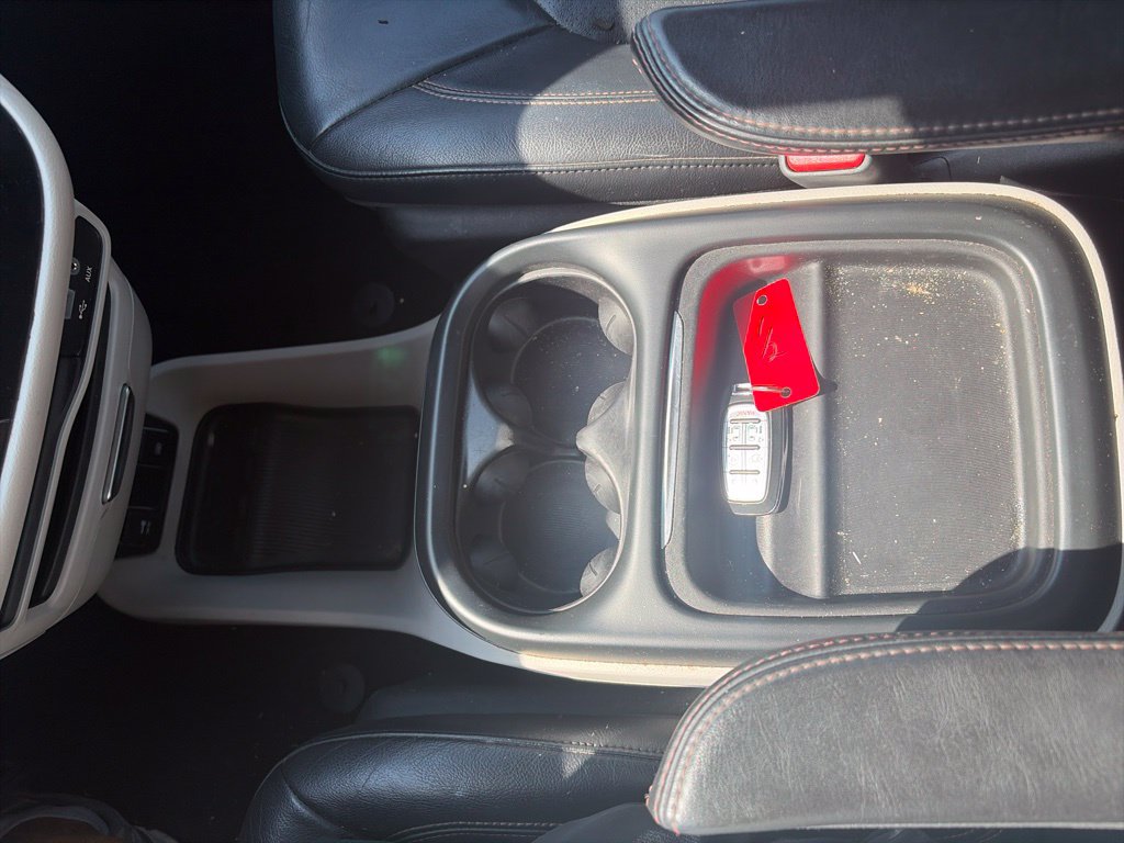 Used 2018 Chrysler Pacifica Touring-L FWD image 24