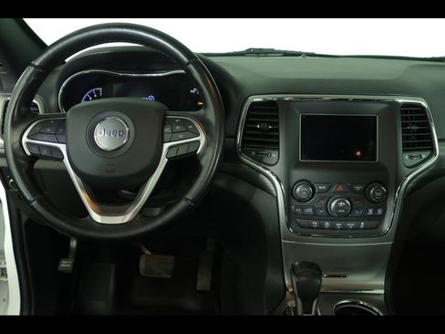 Used 2021 Jeep Grand Cherokee Laredo image 17