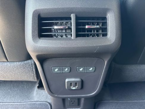 Used 2024 Chevrolet Equinox Premier AWD/4WD image 17