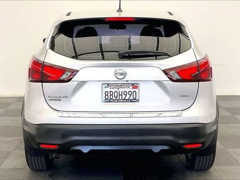 Used 2017 Nissan Rogue Sport S w/ S Appearance Package AWD/4WD image 3