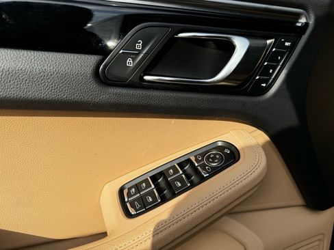 Used 2024 Porsche Macan image 9