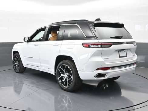 New 2025 Jeep Grand Cherokee Summit image 4